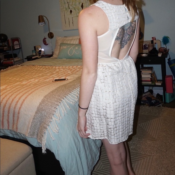 White and METALLIC GOLD open back dress 👸 - Picture 6 of 8